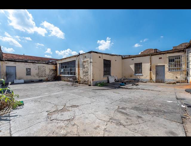 725M² BUILDING FOR SALE IN SPRINGS CENTRAL
